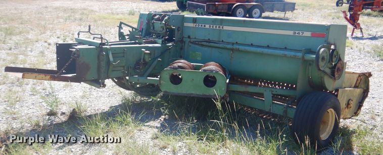 image for item DI2322 John Deere 347 small square baler