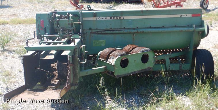 image for item DI2322 John Deere 347 small square baler