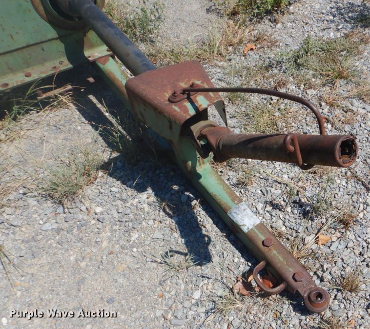 image for item DI2322 John Deere 347 small square baler