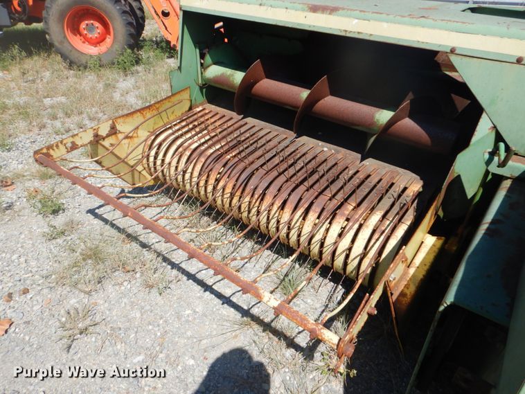 image for item DI2322 John Deere 347 small square baler