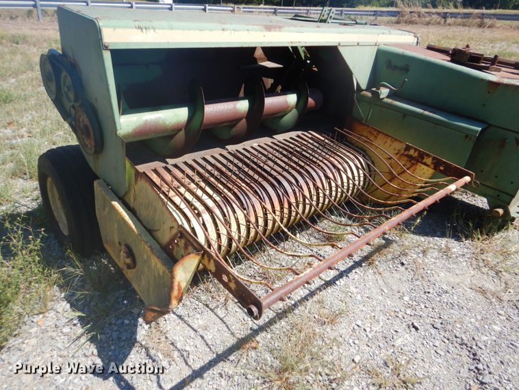 image for item DI2322 John Deere 347 small square baler