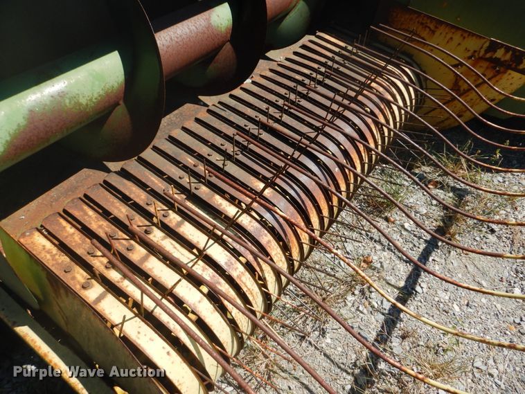 image for item DI2322 John Deere 347 small square baler