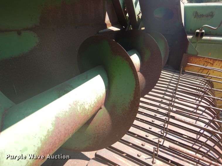 image for item DI2322 John Deere 347 small square baler