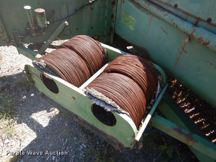 image for item DI2322 John Deere 347 small square baler