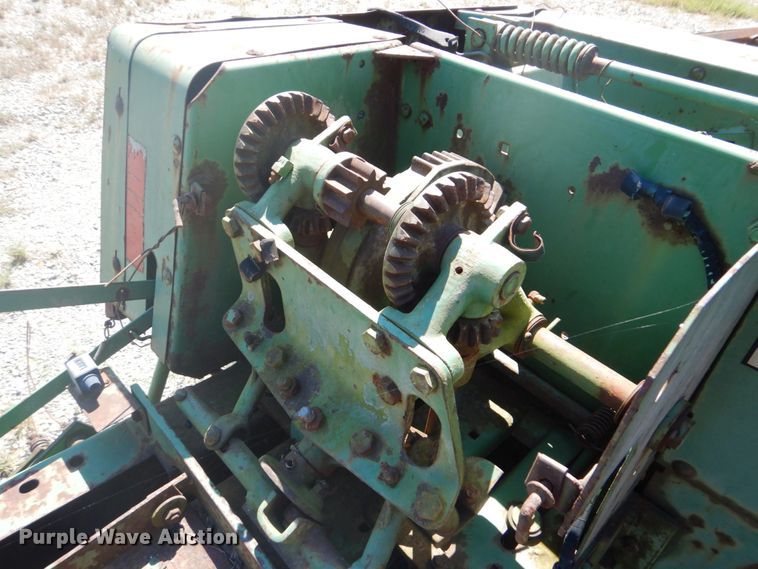 image for item DI2322 John Deere 347 small square baler