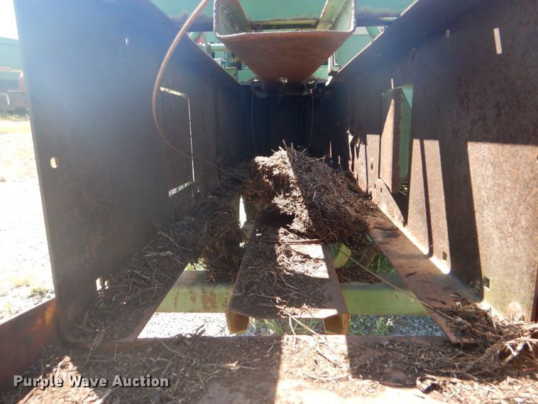 image for item DI2322 John Deere 347 small square baler