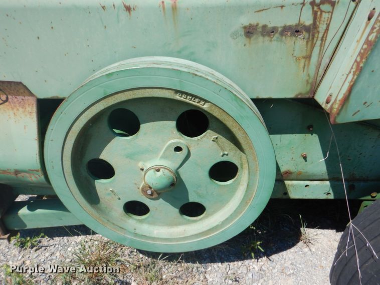 image for item DI2322 John Deere 347 small square baler