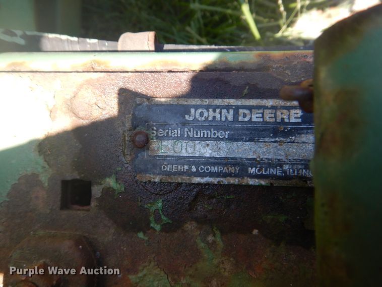 image for item DI2322 John Deere 347 small square baler