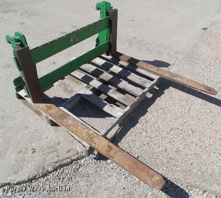 image for item EM9211 John Deere wheel loader forks