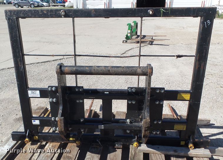 image for item EM9212 MDS square bale spear