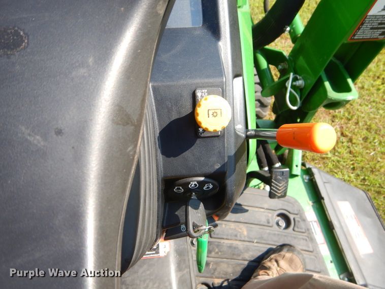 image for item FC9957 2015 John Deere 1025R tractor