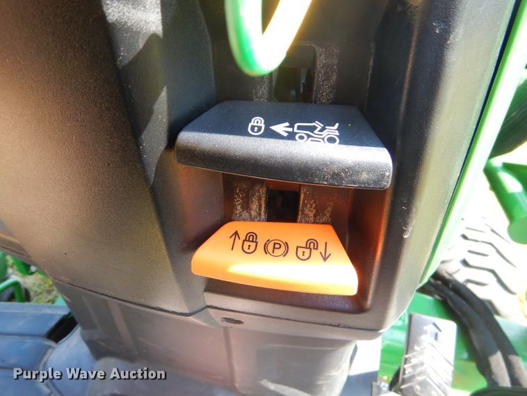 image for item FC9957 2015 John Deere 1025R tractor