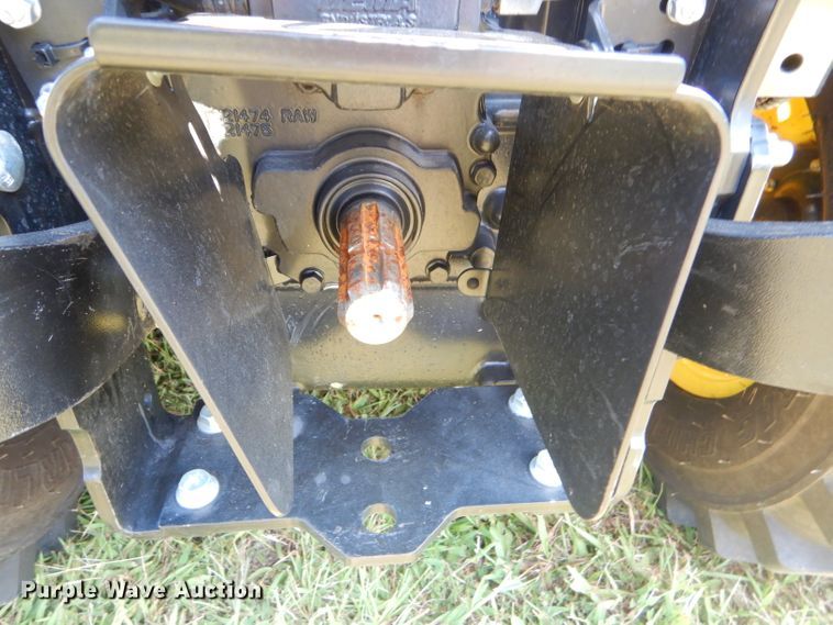 image for item FC9957 2015 John Deere 1025R tractor