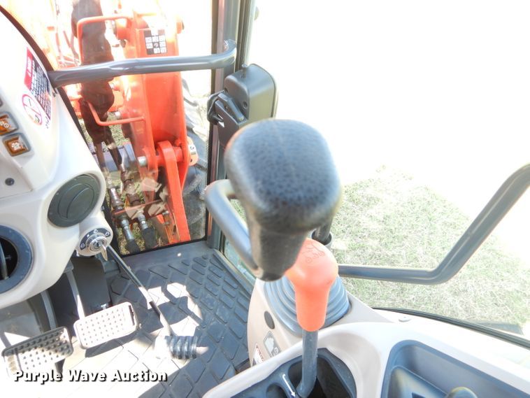 image for item FC9958 Kubota M7060 tractor