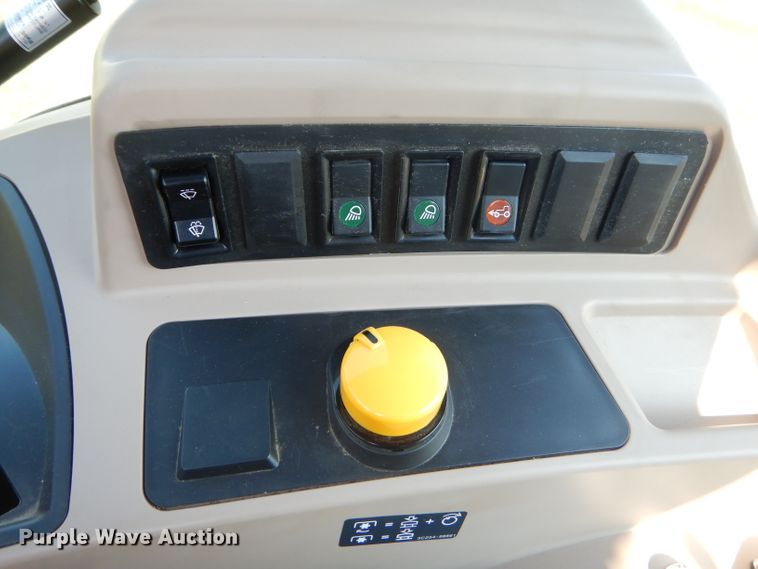 image for item FC9958 Kubota M7060 tractor