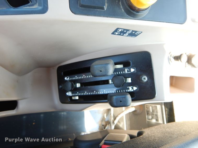 image for item FC9958 Kubota M7060 tractor