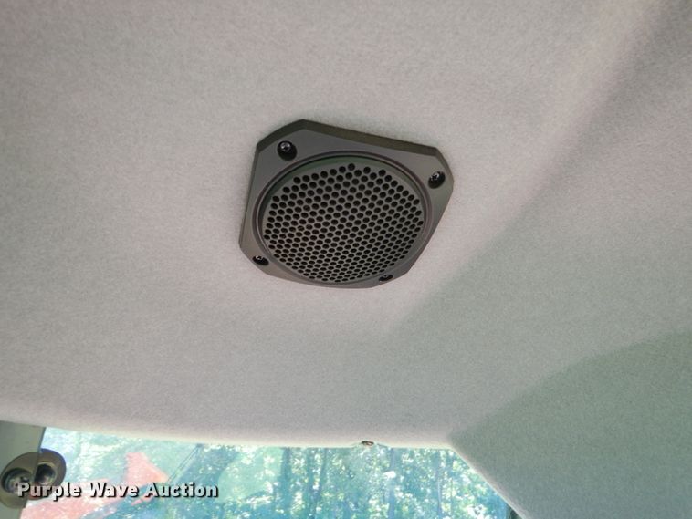 image for item FC9958 Kubota M7060 tractor