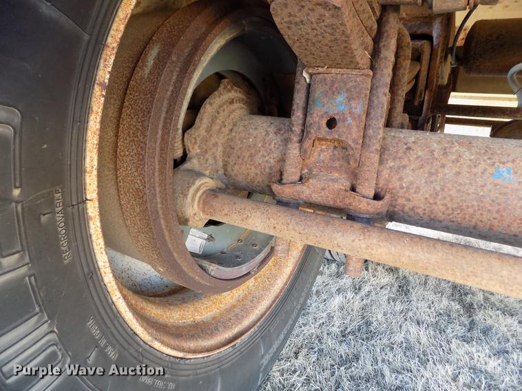 image for item FH9033 1984 Corn Husker 800 double hopper bottom grain trailer