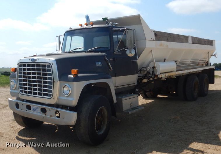 image for item FU9491 1977 Ford 9000 applicator truck