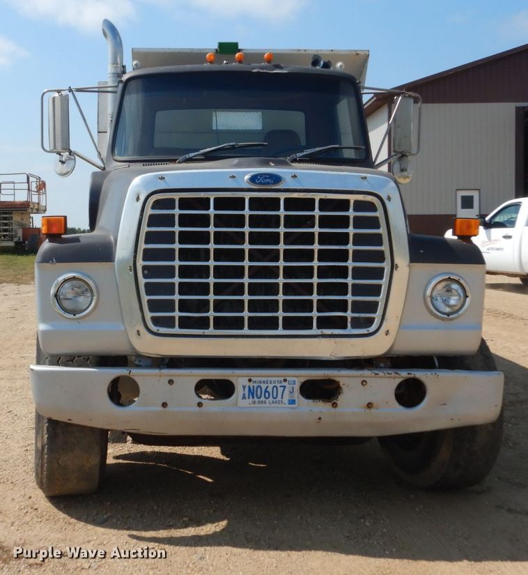 image for item FU9491 1977 Ford 9000 applicator truck