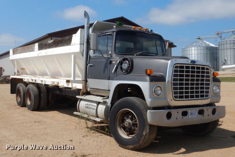 image for item FU9491 1977 Ford 9000 applicator truck