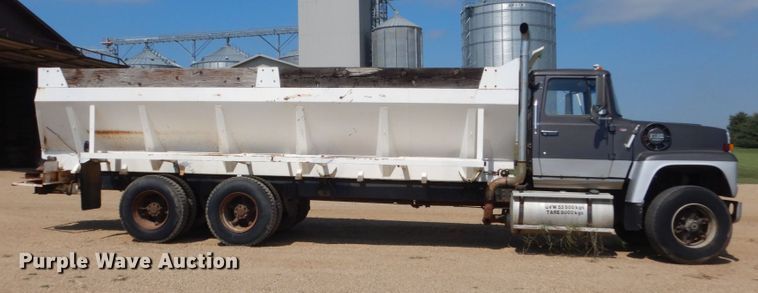 image for item FU9491 1977 Ford 9000 applicator truck