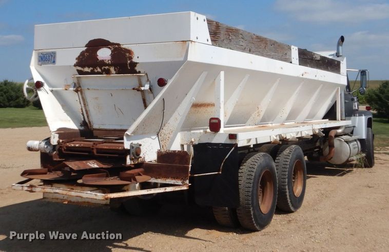 image for item FU9491 1977 Ford 9000 applicator truck