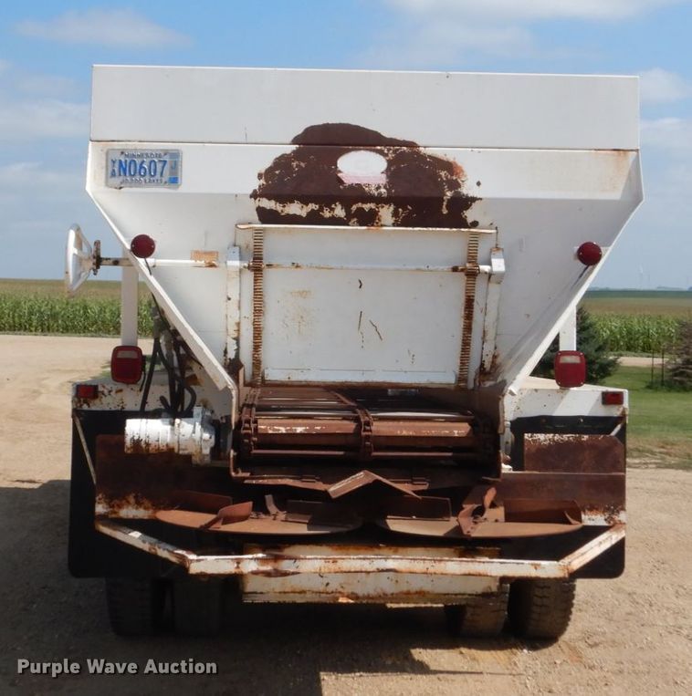 image for item FU9491 1977 Ford 9000 applicator truck