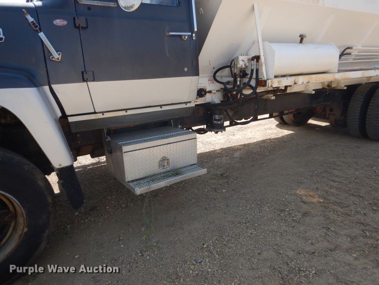 image for item FU9491 1977 Ford 9000 applicator truck