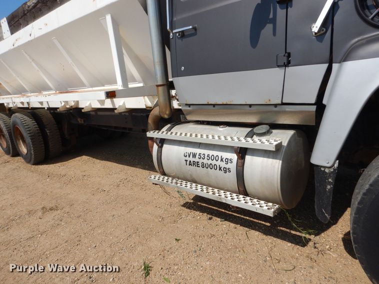 image for item FU9491 1977 Ford 9000 applicator truck