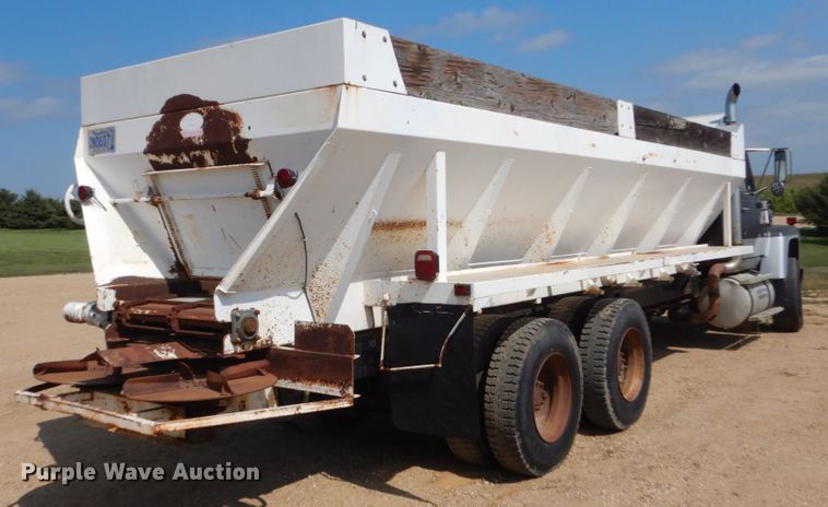 image for item FU9491 1977 Ford 9000 applicator truck