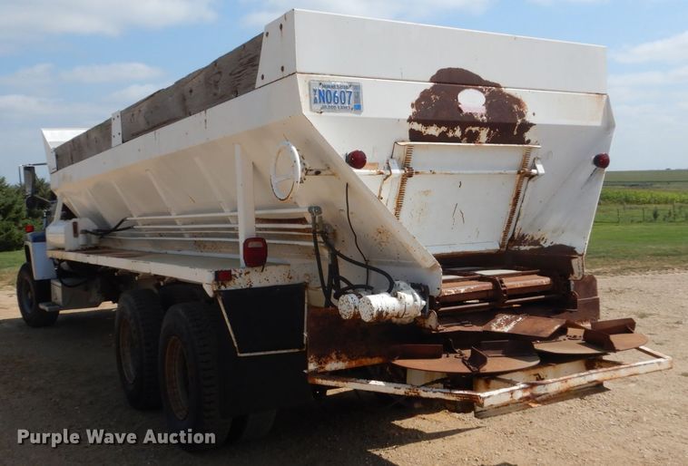 image for item FU9491 1977 Ford 9000 applicator truck