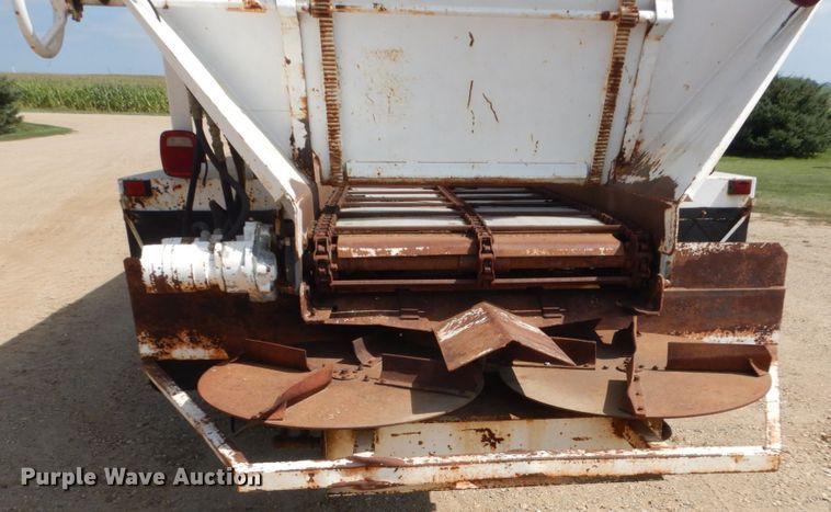 image for item FU9491 1977 Ford 9000 applicator truck