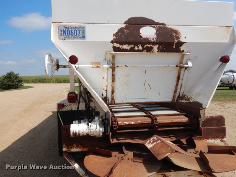 image for item FU9491 1977 Ford 9000 applicator truck