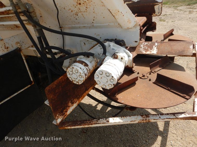 image for item FU9491 1977 Ford 9000 applicator truck