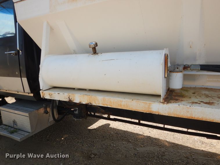 image for item FU9491 1977 Ford 9000 applicator truck