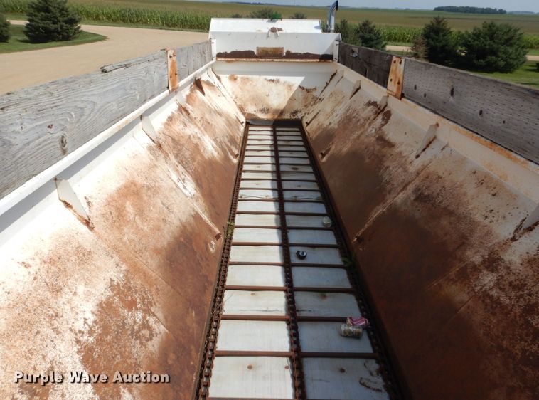 image for item FU9491 1977 Ford 9000 applicator truck