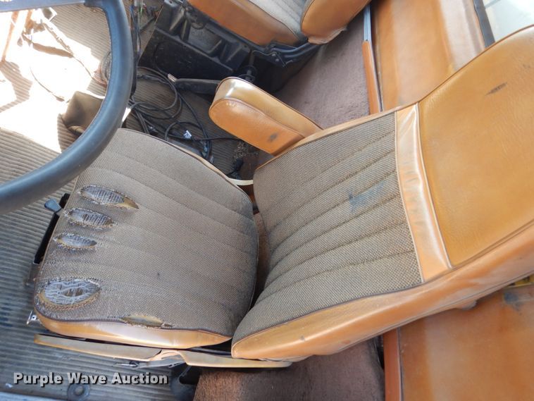 image for item FU9491 1977 Ford 9000 applicator truck