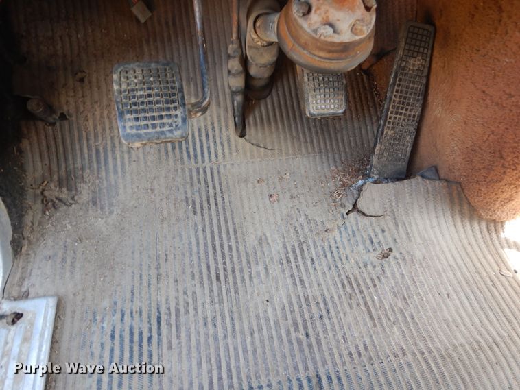 image for item FU9491 1977 Ford 9000 applicator truck