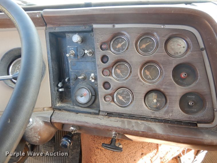 image for item FU9491 1977 Ford 9000 applicator truck