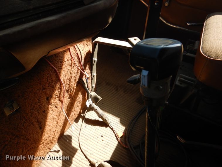 image for item FU9491 1977 Ford 9000 applicator truck