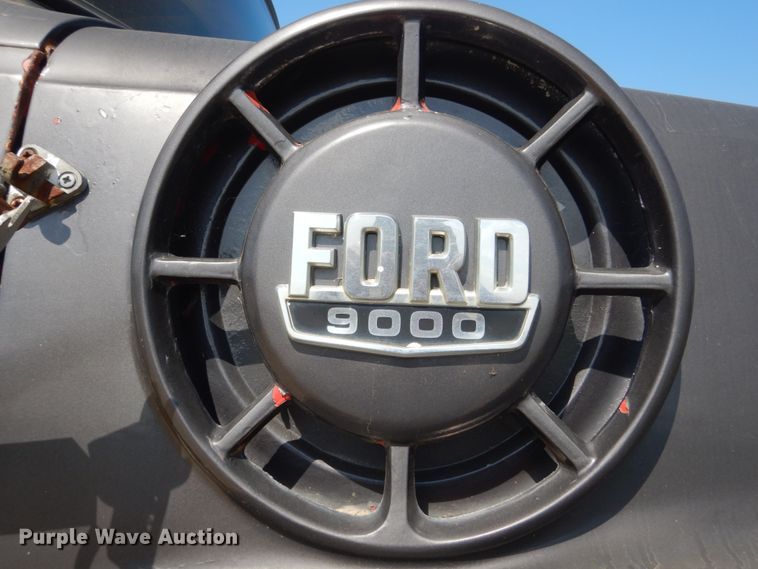 image for item FU9491 1977 Ford 9000 applicator truck