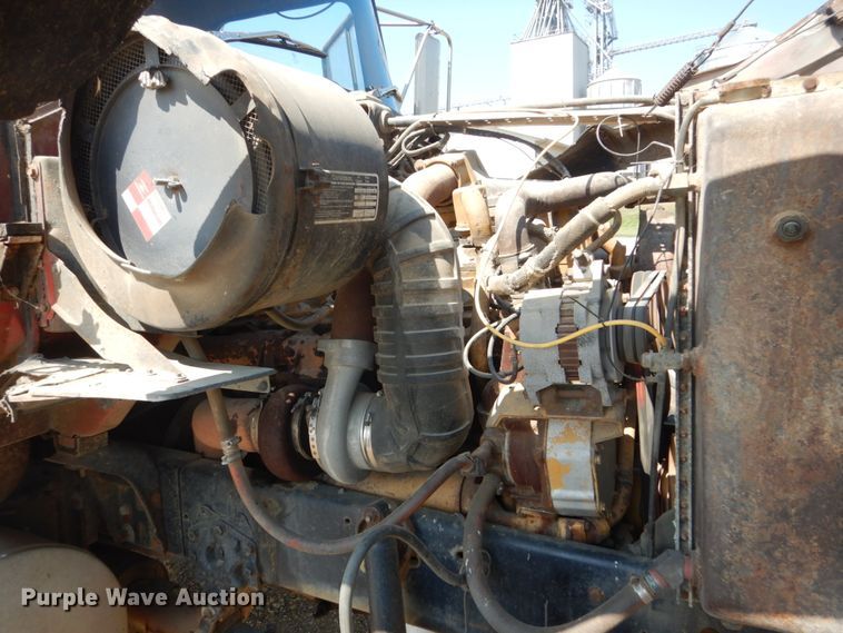 image for item FU9491 1977 Ford 9000 applicator truck