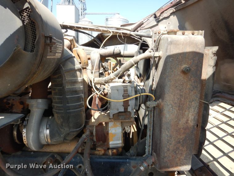 image for item FU9491 1977 Ford 9000 applicator truck