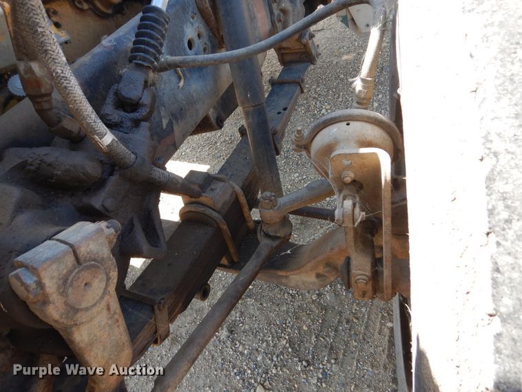 image for item FU9491 1977 Ford 9000 applicator truck