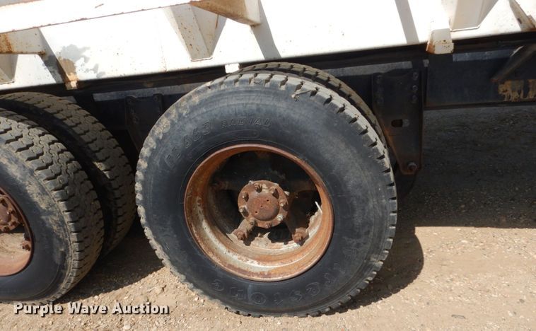 image for item FU9491 1977 Ford 9000 applicator truck