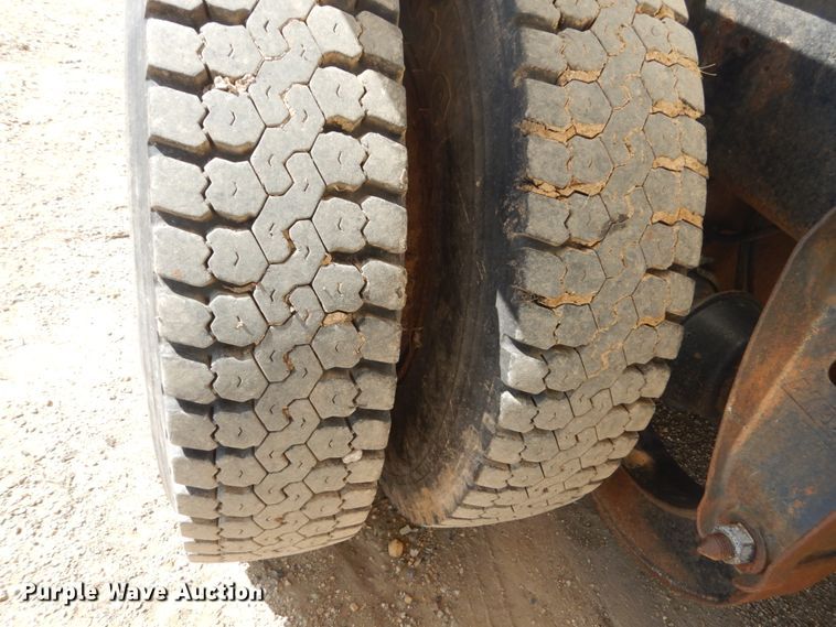 image for item FU9491 1977 Ford 9000 applicator truck