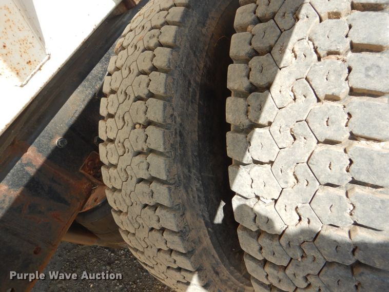 image for item FU9491 1977 Ford 9000 applicator truck