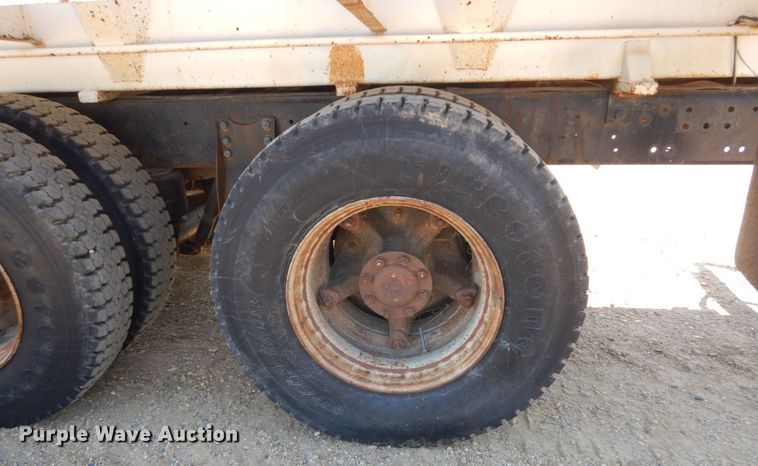 image for item FU9491 1977 Ford 9000 applicator truck