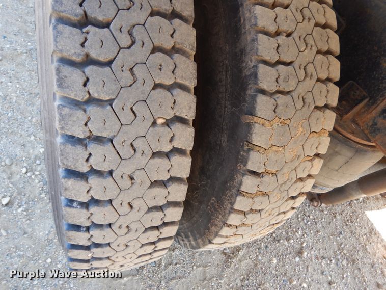 image for item FU9491 1977 Ford 9000 applicator truck